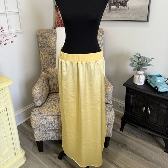Forever 21 Yellow Maxi Skirt Casual Resort Wear NWOT - Picture 1 of 5
